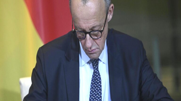 Merz: ABD’yi savaştan vazgeçirirdik