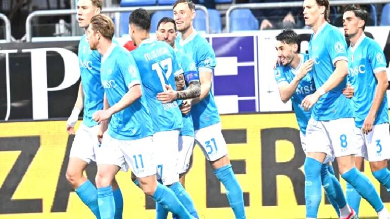 Napoli maç fazlasıyla ikincilik koltuğuna oturdu