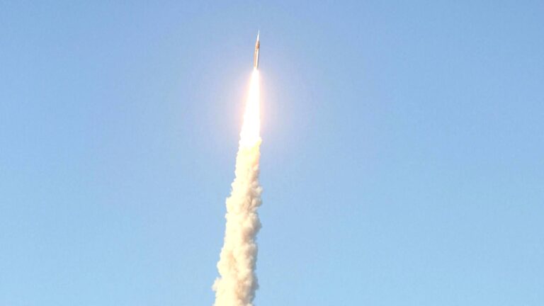 Artemis II fırlatıldı: Ay çevresinde 4 astronot ile tur atacak