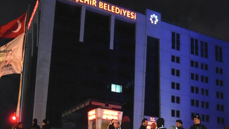Ataşehir Belediyesi’ne yönelik soruşturmada  Belediye Başkanı Adıgüzel’in de olduğu 19 şüpheliye tutuklama talebi
