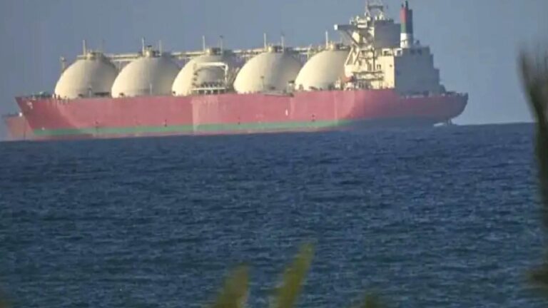 Hürmüz Boğazı’ndan geçişler ‘Lübnan nedeniyle’ durduruldu