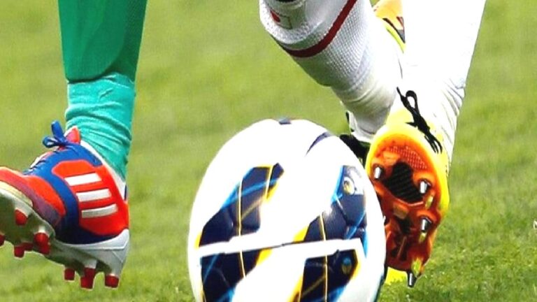 IFAB o kararı onayladı! Ağzını kapatarak ayrımcılık yapan futbolcular kırmızı kart görecek