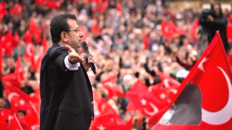 İmamoğlu’ndan Ataşehir mitingine mesaj: Mahkemede yalanlarını yüzlerine vurdukça, yeni kumpasların peşinde koşuyorlar!