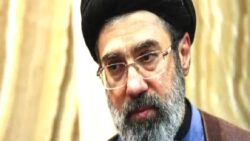 NYT’den İran iddiası: Mücteba Hamaney ‘onay makamı’na dönüştü, ülkeyi Devrim Muhafızları yönetiyor