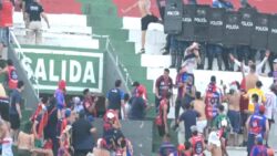 Paraguay Ligi’nde olaylı derbi; 6 polis ağır yaralı