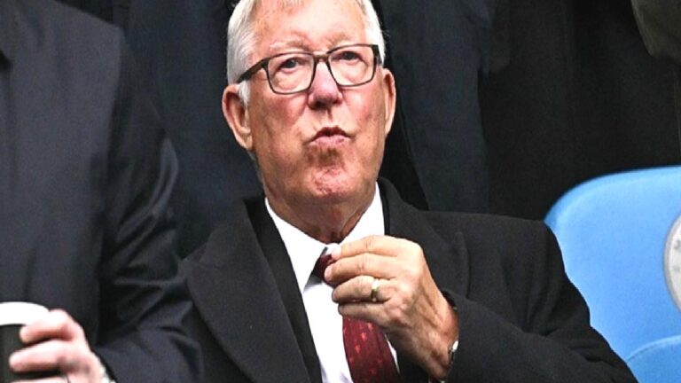 Alex Ferguson Manchester United-Liverpool maçı öncesi hastaneye kaldırıldı