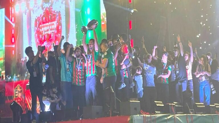 Amedspor şampiyonluk kupasını on binlerle kaldırdı: Lige renk katacağız