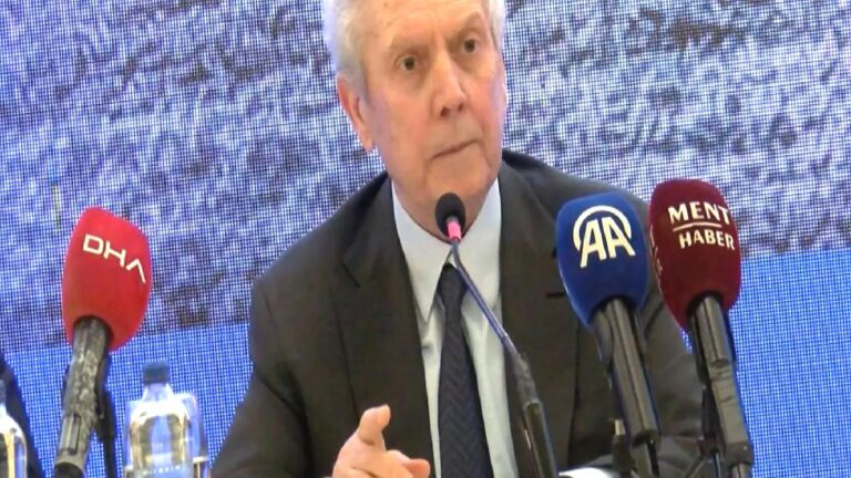 Aziz Yıldırım’dan ‘1998 ruhu’ çıkışı ve Alex de Souza mesajı: İki santrforla anlaştık, 25 Haziran’da transfer bitecek