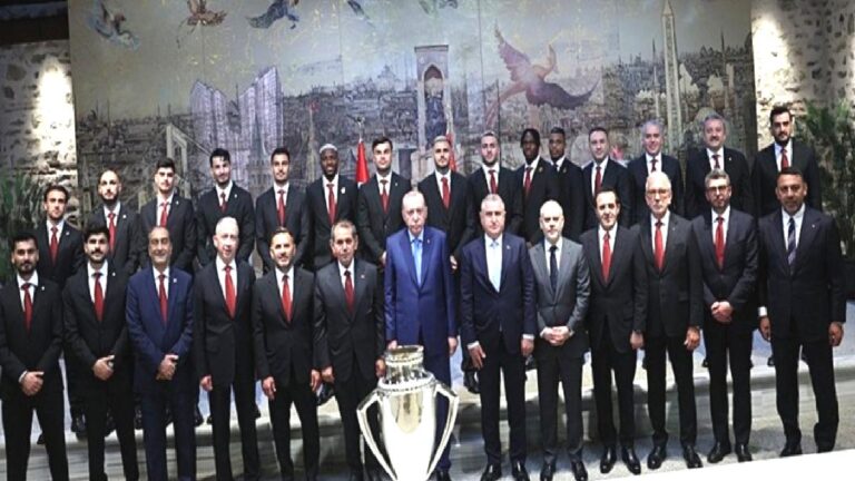 Başkan Recep Tayyip Erdoğan şampiyon Galatasaray’ı kabul etti