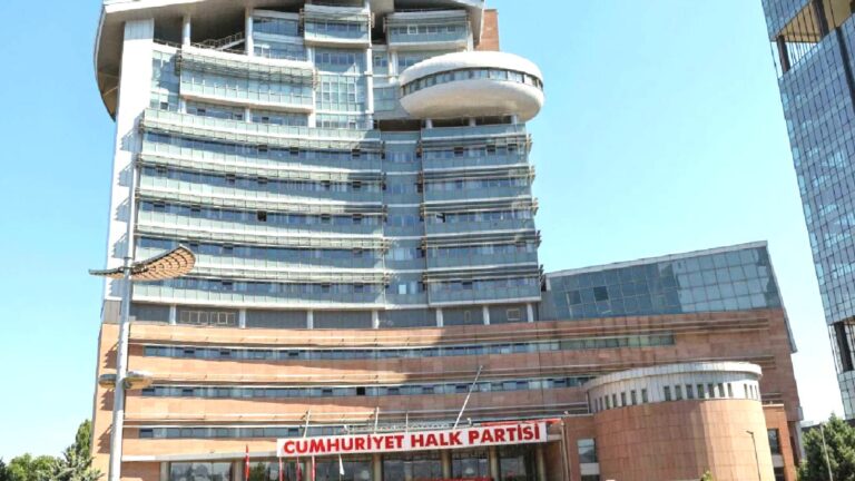 CHP’nin resmi internet sitesinden PM ve MYK üyelerinin isimleri kaldırıldı