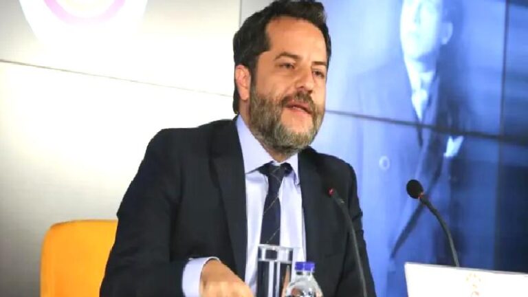 Erden Timur’dan şampiyonluk mesajı: Maalesef sizi arayamıyorum, yanınıza gelemiyorum ama hepinizi teker teker özlemle kucaklıyorum