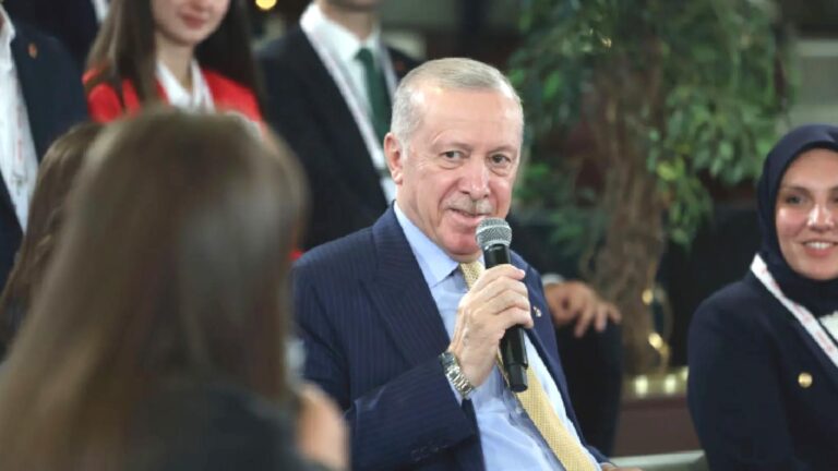 Erdoğan: Haftada 3 gün basketbol oynuyorum, bugün 68 sayı yaptım; futbola ara verdim