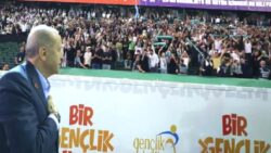 Ertuğrul Özkök: 24 yılda yaratılan “dindar nesil” yüzde kaç ve kaç kişi?