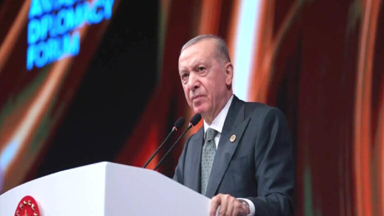 Ertuğrul Özkök | Son anket: Antalya’daki “5 kelime” ve Silivri davaları son 1 ayda halkı nasıl etkiledi?