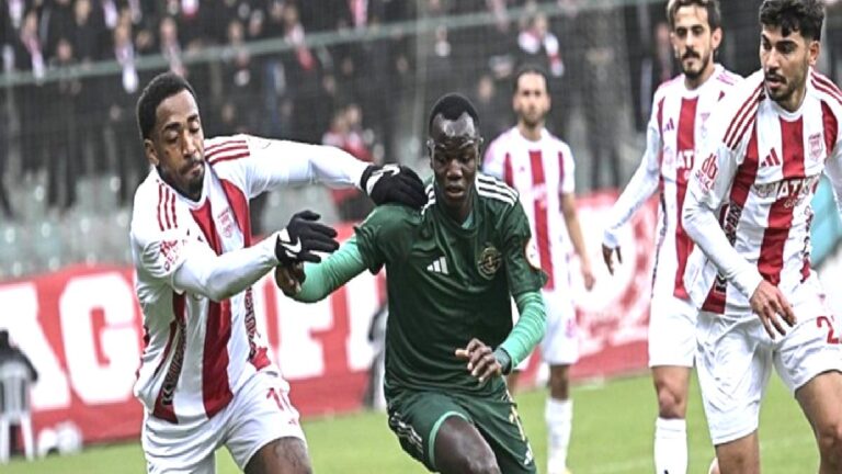 Esenler Erokspor Süper Lig şansını play-off turuna bıraktı!