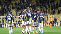 Fenerbahçe’de 3 oyuncu ile yollar ayrılıyor!