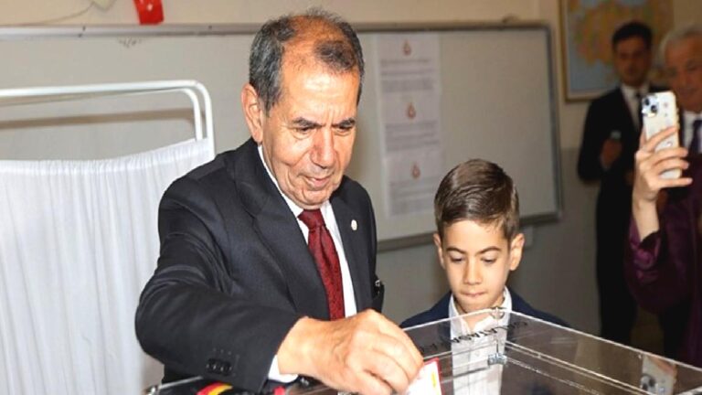 Galatasaray’da Dursun Özbek yeniden başkanlığa seçildi!