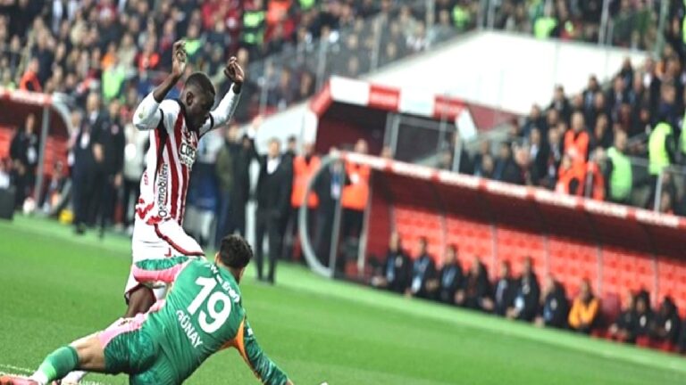 Galatasaray’da şok! Gerideyken 10 kişi kaldı