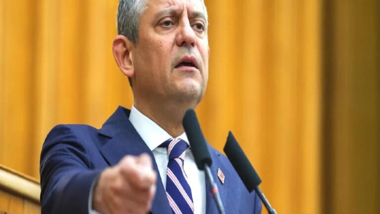 Gezi tutuklularından İBB davası tutuklularına: Özgür Özel, Silivri’de 19 kişiyi ziyaret etti