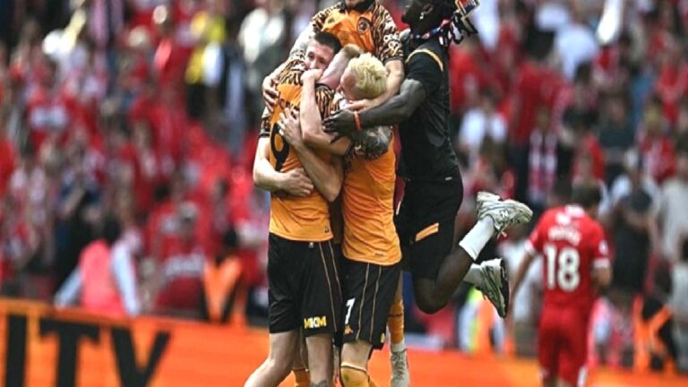 Hull City Premier Lig’e yükselmeyi başardı!