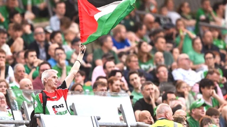 İrlandalı taraftarlardan tenis toplu protesto!