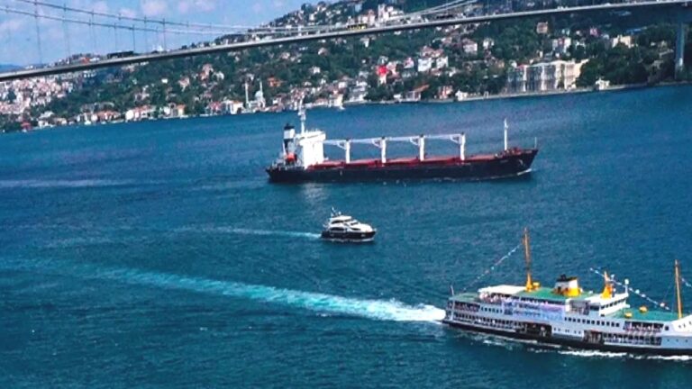 İstanbul Boğazı’nda gemi trafiği çift yönlü açıldı