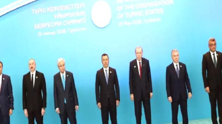 KKTC Cumhurbaşkanı Erhürman, Türk Devletleri Teşkilatı Zirvesi’nin aile fotoğrafında yer aldı; Erdoğan’dan Hürmüz vurgusu