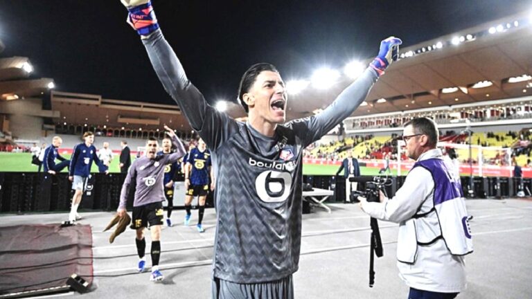 Lille kalesini koruyan Berke Özer Ligue 1’de yılın kalecisi oldu!