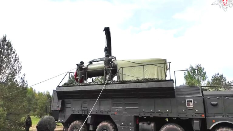 Lukaşenko ve Putin video konferans yoluyla nükleer kuvvetlerin ortak tatbikatını gerçekleştirdi