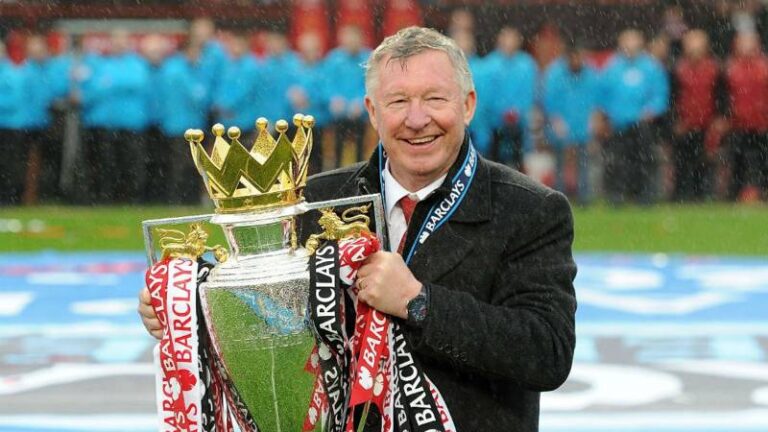 Manchester United efsanesi Sir Alex Ferguson hastaneye kaldırıldı