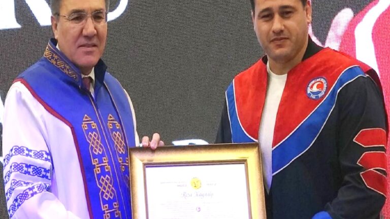 Milli güreşçi Rıza Kayaalp’e fahri doktora unvanı