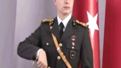 MSB itiraz etmişti: Göreve iade edilen Teğmen Deniz Demirtaş üniformasını ikinci kez çıkarıyor