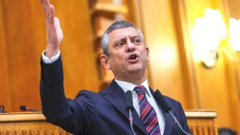 Özel, mutlak butlan kararını nerede öğrendi, ilk tepkisi ne oldu?