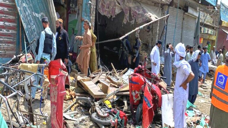 Pakistan’da bombalı saldırı: Kalabalık pazar hedef alındı, en az 9 ölü