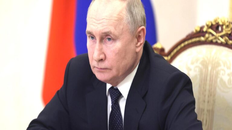 Putin, Güvenlik Konseyi üyeleriyle acil toplantı gerçekleştirdi