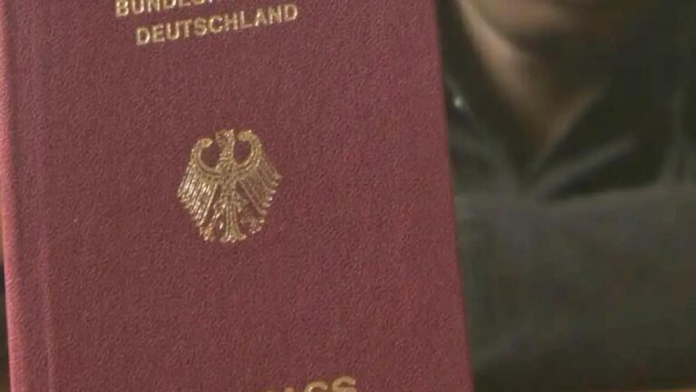 Rekor sayıda kişiye Alman pasaportu verildi