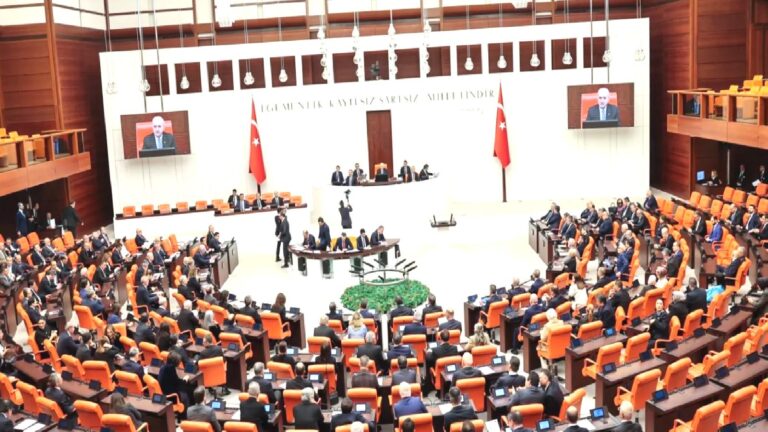 TBMM’de tansiyon yükseldi: Kumpas davaları ve ‘devlet koruması altındaki çocuklar’ önergeleri AKP-MHP oylarıyla reddedildi