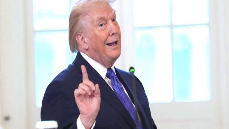 Trump’tan yeni İran açıklaması: ‘Büyük olan ülkemizle yeniden alay etti, artık gülemeyecekler’