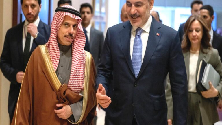 Türkiye ve Suudi Arabistan arasında vize kalktı