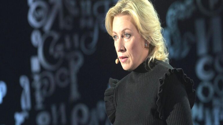 Zaharova: Zelenskiy seçmenlerine de atalarına ihanet etti