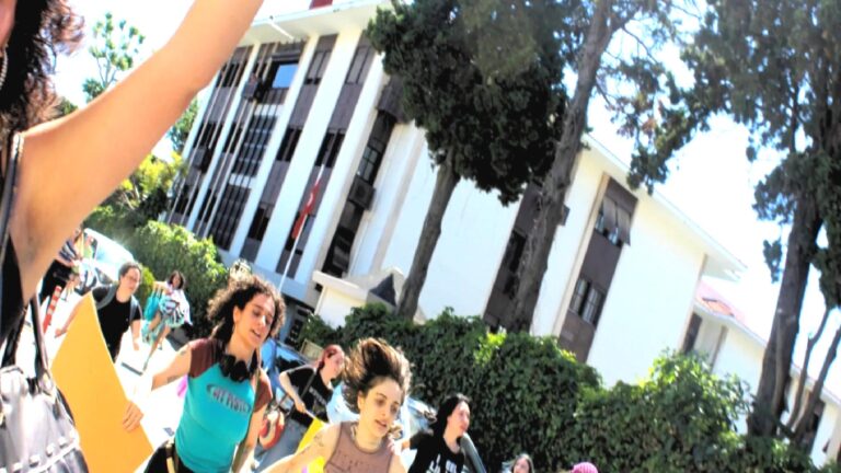 12. İstanbul Trans Onur Yürüyüşü’nde 10 kişi gözaltına alındı: Aralarında gazeteciler de var!