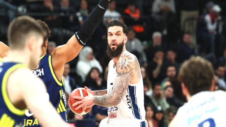 Anadolu Efes’te Vincent Poirier’nin aşil tendonunda sakatlık tespit edildi!