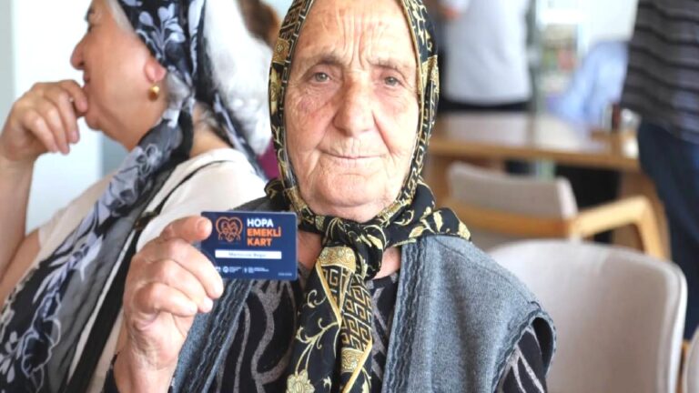 Hopa’da dayanışmayı büyüten proje: Emekli kart hayata geçti