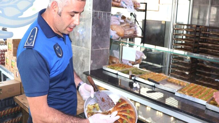 Şanlıurfa’da tatlıdan böcek çıktı: İşletmeye 132 bin lira ceza kesildi