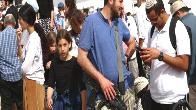 Yasa dışı İsrailli yerleşimcilere milyonlarca sterlin bağışlayan İngiliz hayır kurumlarının incelenmesi istendi