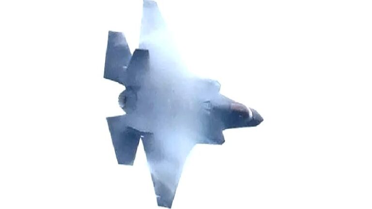 Dışişleri kaynakları: F-35 programına tam olarak geri dönmekten farklı olarak depoda tutulan 6 adet uçak Türkiye’ye getirilebilir
