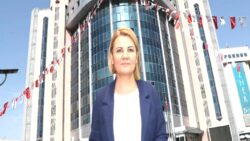 İzmit Belediye Başkanı ve eşi dahil 20 kişi tutuklandı