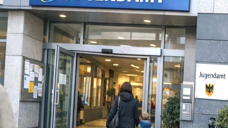 Almanya’da çocukları devlet korumasına alınan çift Türkiye’ye sınır dışı edildi