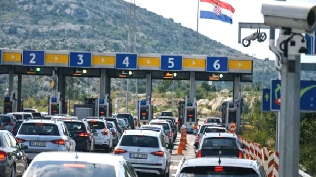 Almanya’dan Türkiye’ye doğru yola çıktılar: Eşini Hırvatistan’da bir benzinlikte unuttu!