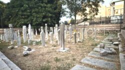 Fatih’te mezarlığa saldırı: Polis şüpheliyi arıyor